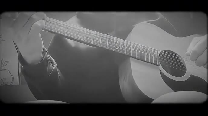 Die Gitarre in Schwarz-Weiß aus dem Video
